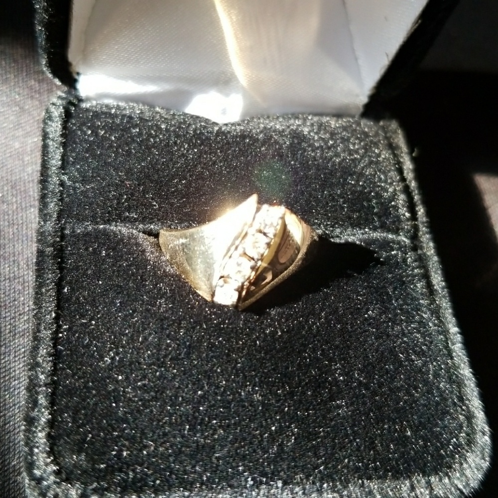 14k  ring soli gold .25 carat total weight diamond